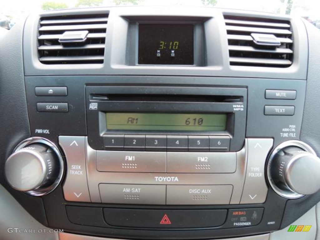 2012 Toyota Highlander Standard Highlander Model Controls Photo #81627282