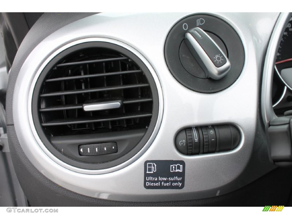 2013 Volkswagen Beetle TDI Convertible Controls Photos