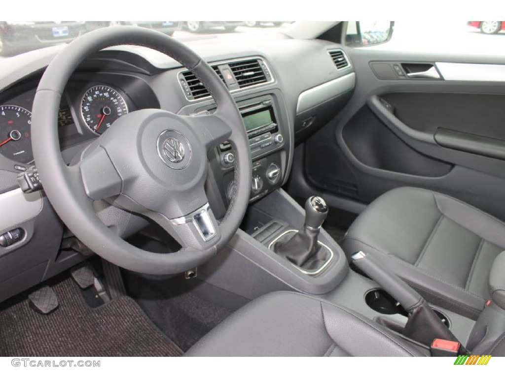 Titan Black Interior 2013 Volkswagen Jetta SE Sedan Photo #81628596