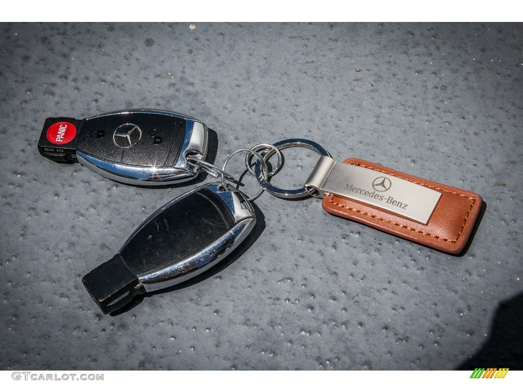 2010 Mercedes-Benz GLK 350 4Matic Keys Photos