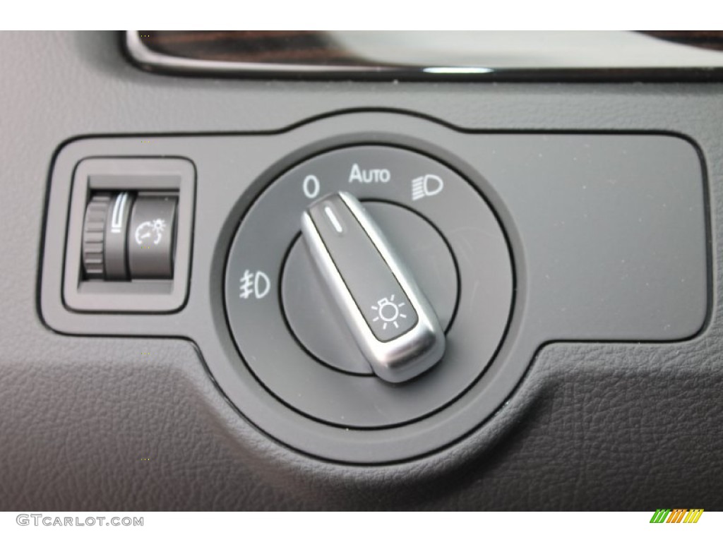 2013 Volkswagen CC VR6 4Motion Executive Controls Photo #81630518