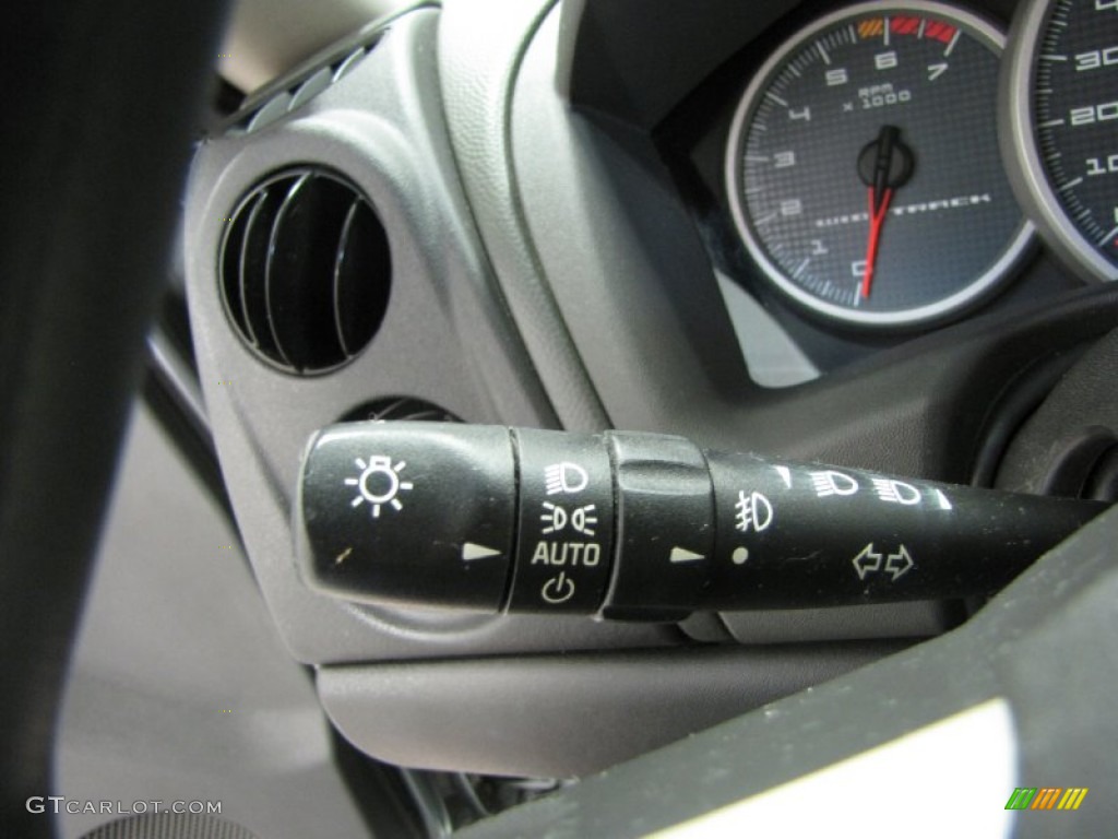 2004 Pontiac Grand Prix GT Sedan Controls Photo #81632106