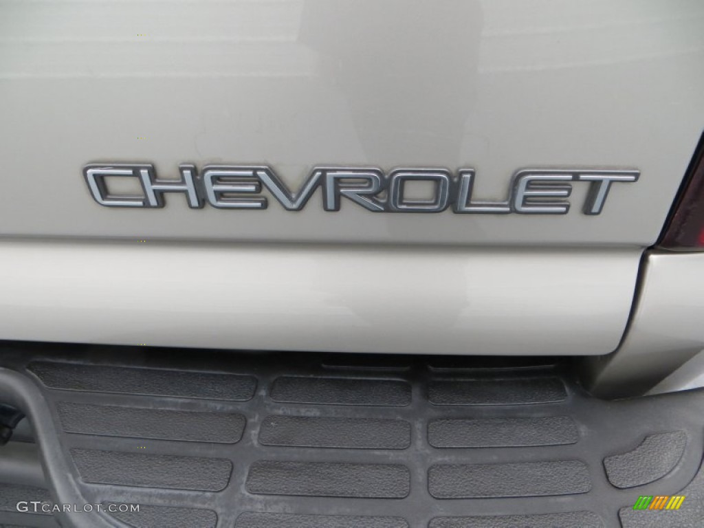 2005 Suburban 1500 LS - Sandstone Metallic / Tan/Neutral photo #17