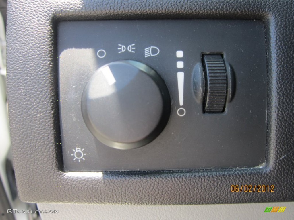 2008 Magnum  - Stone White / Dark Slate Gray/Light Slate Gray photo #23