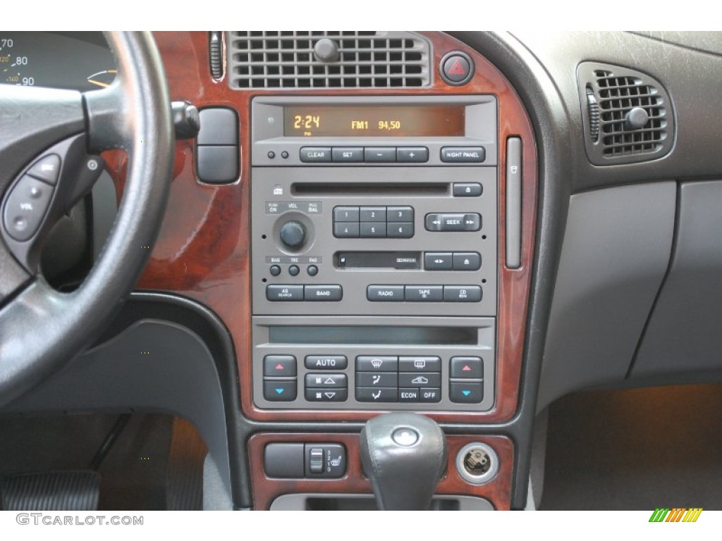 2004 Saab 9-5 Linear Sport Wagon Controls Photo #81640691