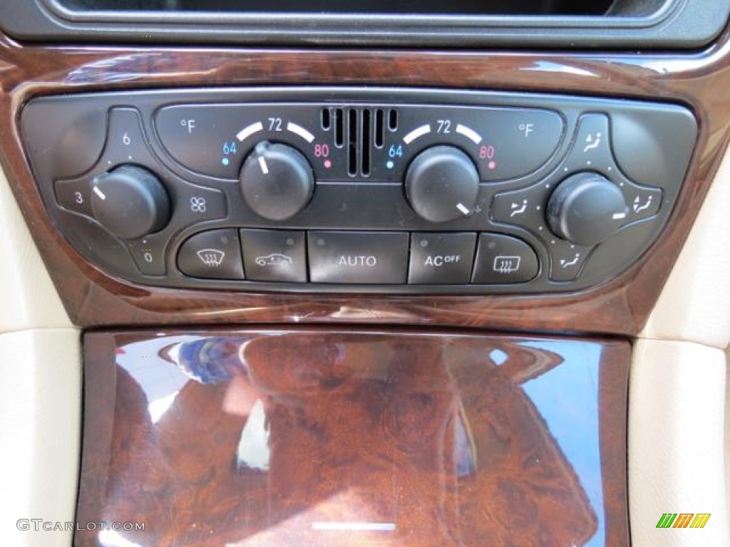 2004 Mercedes-Benz C 240 Sedan Controls Photos