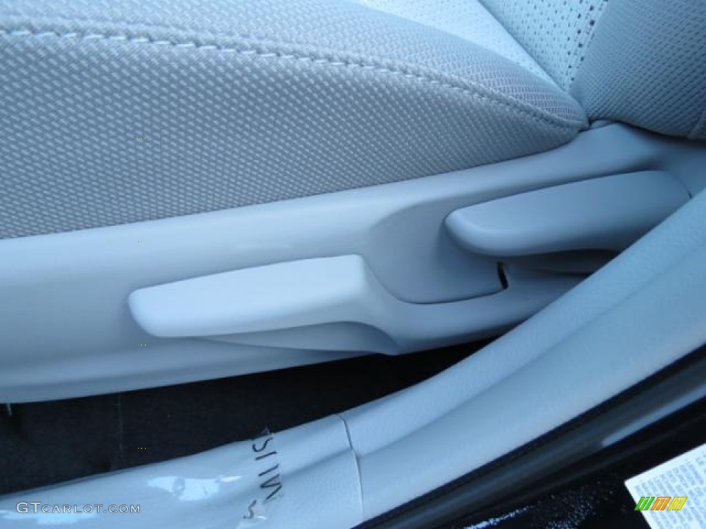 2013 Camry L - Attitude Black Metallic / Ash photo #9