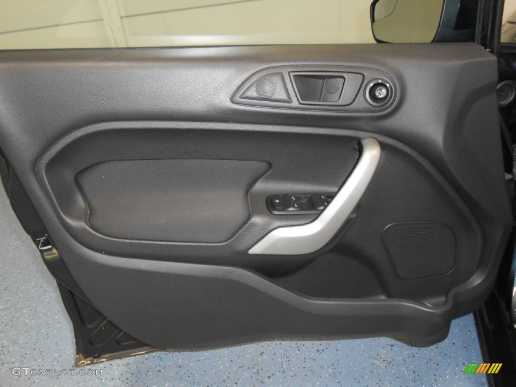 2011 Fiesta SE Hatchback - Monterey Grey Metallic / Charcoal Black/Blue Cloth photo #12