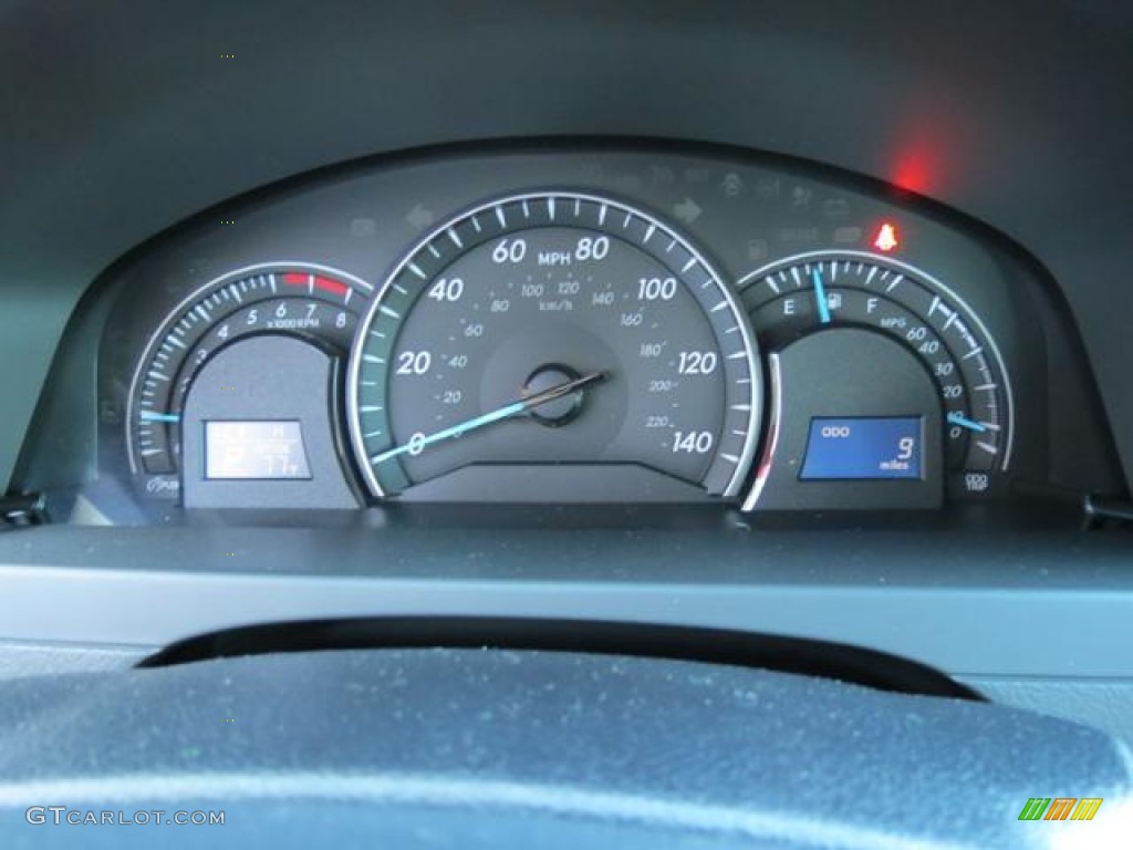 2013 Camry LE - Super White / Ivory photo #9