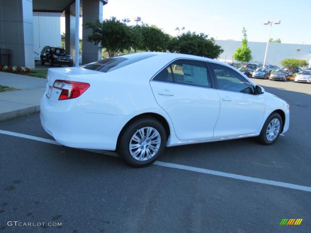 2013 Camry LE - Super White / Ivory photo #14
