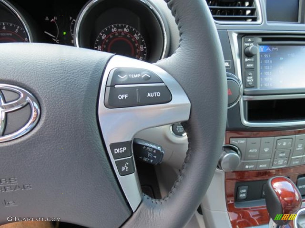 2013 Toyota Highlander Limited 4WD Controls Photos