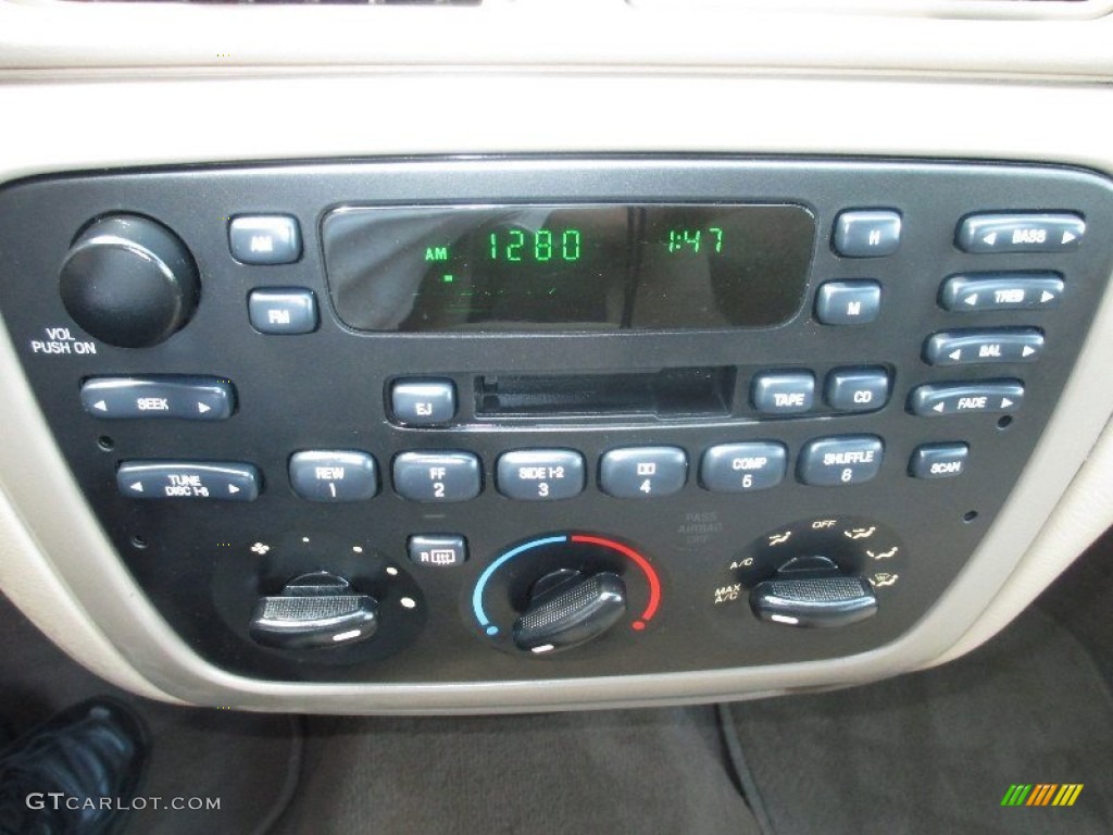 2005 Ford Taurus SE Wagon Controls Photo #81651508