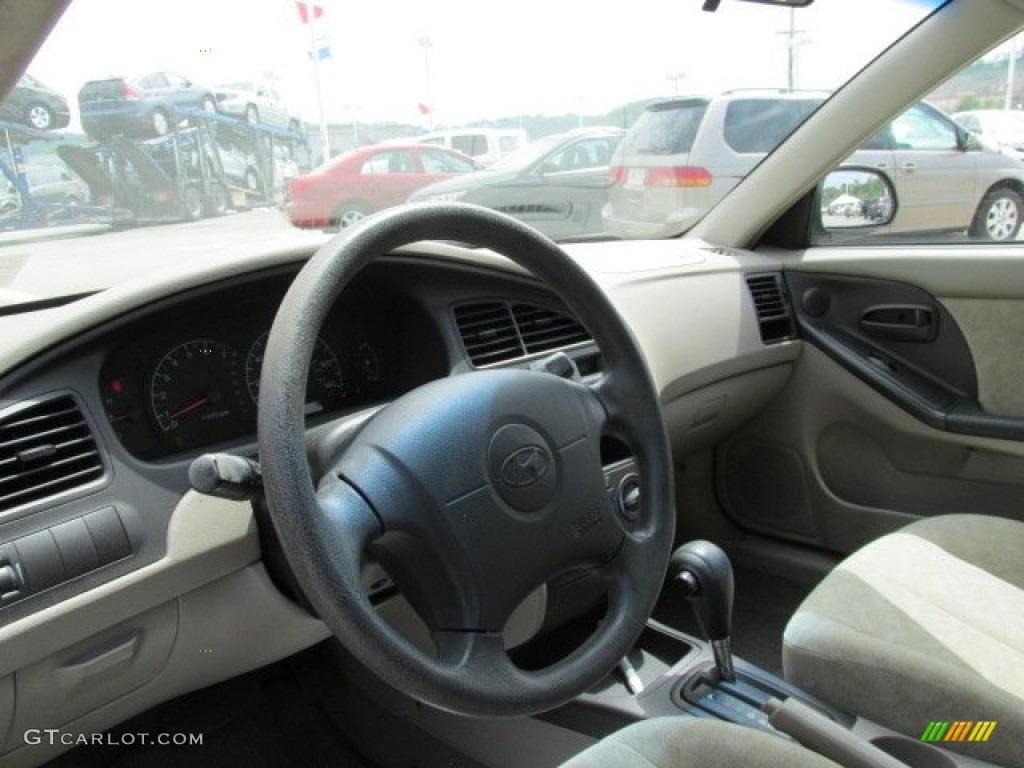 2002 Elantra GLS Sedan - Champagne Beige / Beige photo #11