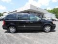 2010 Blackberry Pearl Chrysler Town & Country Limited  photo #8