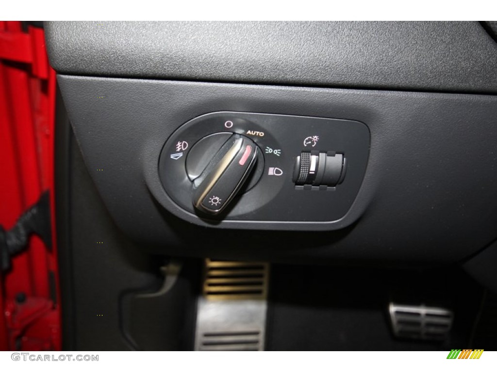 2010 Audi TT 2.0 TFSI quattro Roadster Controls Photos