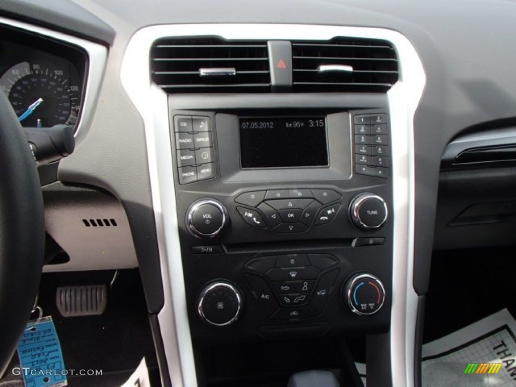 2013 Fusion SE - Tuxedo Black Metallic / Charcoal Black photo #17