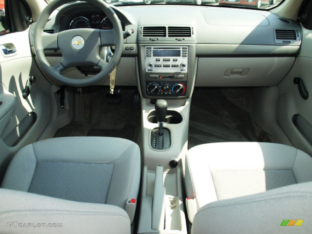 2006 Cobalt LS Sedan - Victory Red / Gray photo #10