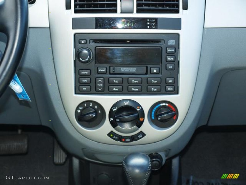 2004 Forenza EX - Absolute White / Gray photo #12