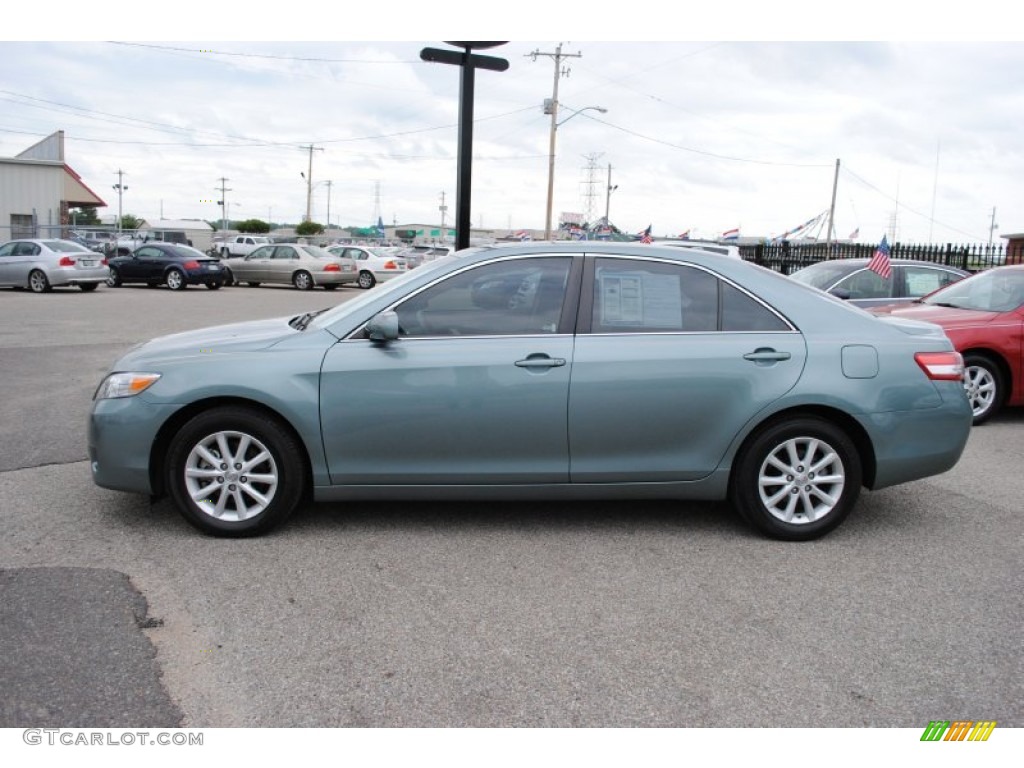 2011 Camry XLE - Aloe Green Metallic / Bisque photo #2