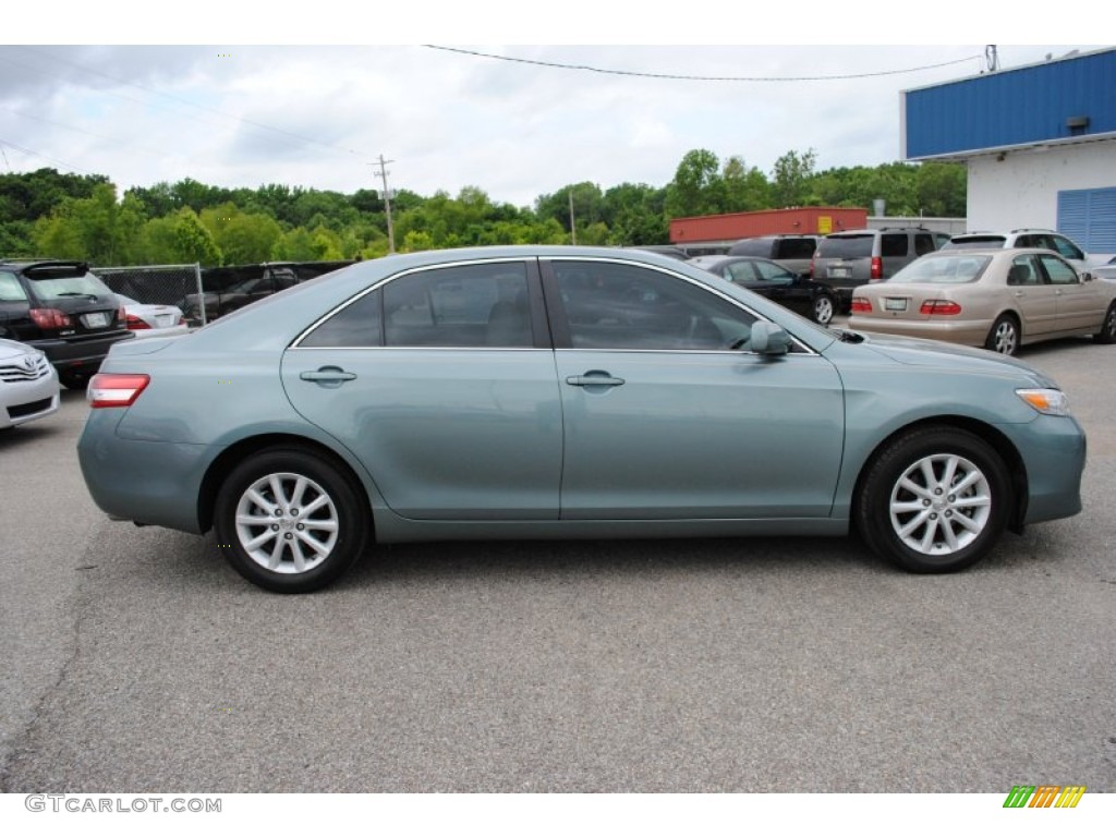 2011 Camry XLE - Aloe Green Metallic / Bisque photo #5