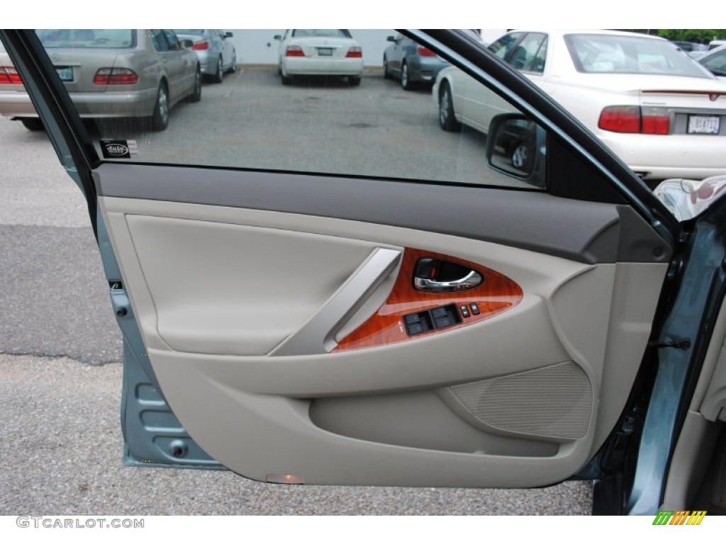 2011 Camry XLE - Aloe Green Metallic / Bisque photo #9