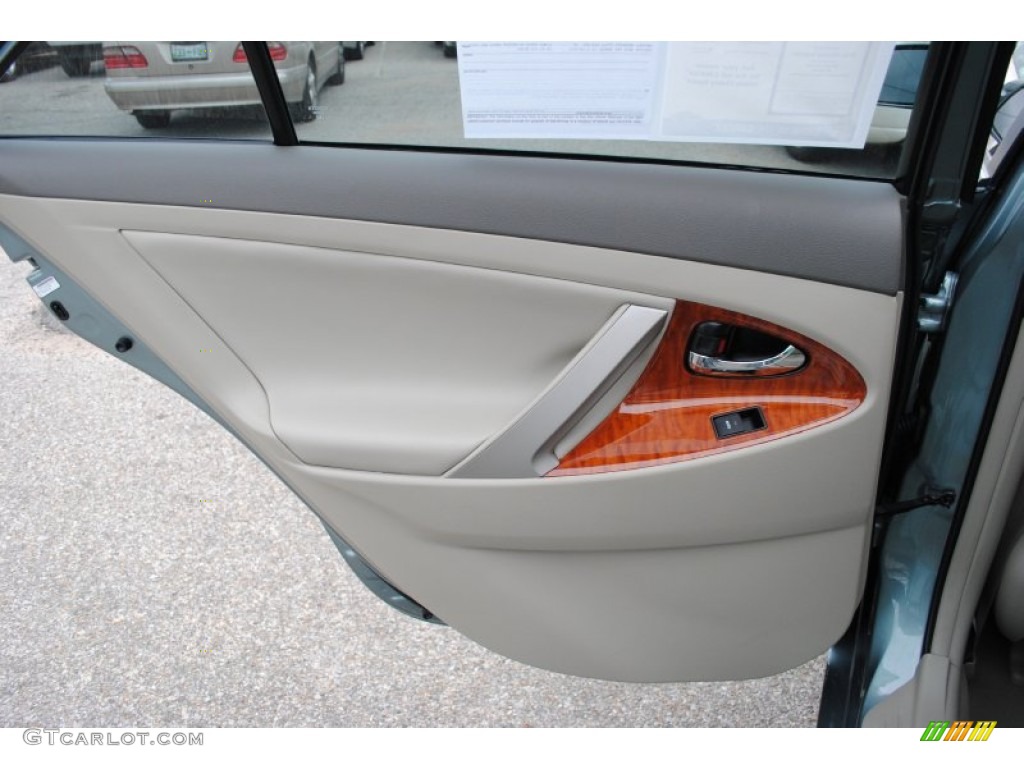 2011 Camry XLE - Aloe Green Metallic / Bisque photo #16