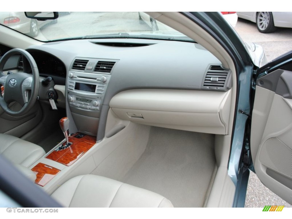 2011 Camry XLE - Aloe Green Metallic / Bisque photo #17