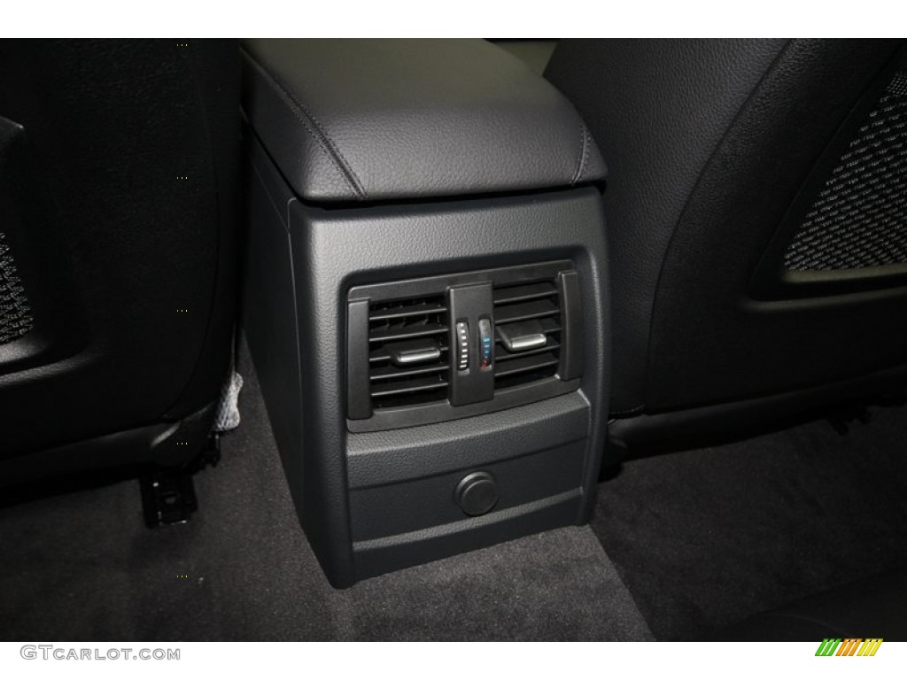 2013 3 Series 328i Sedan - Mineral White Metallic / Black photo #32