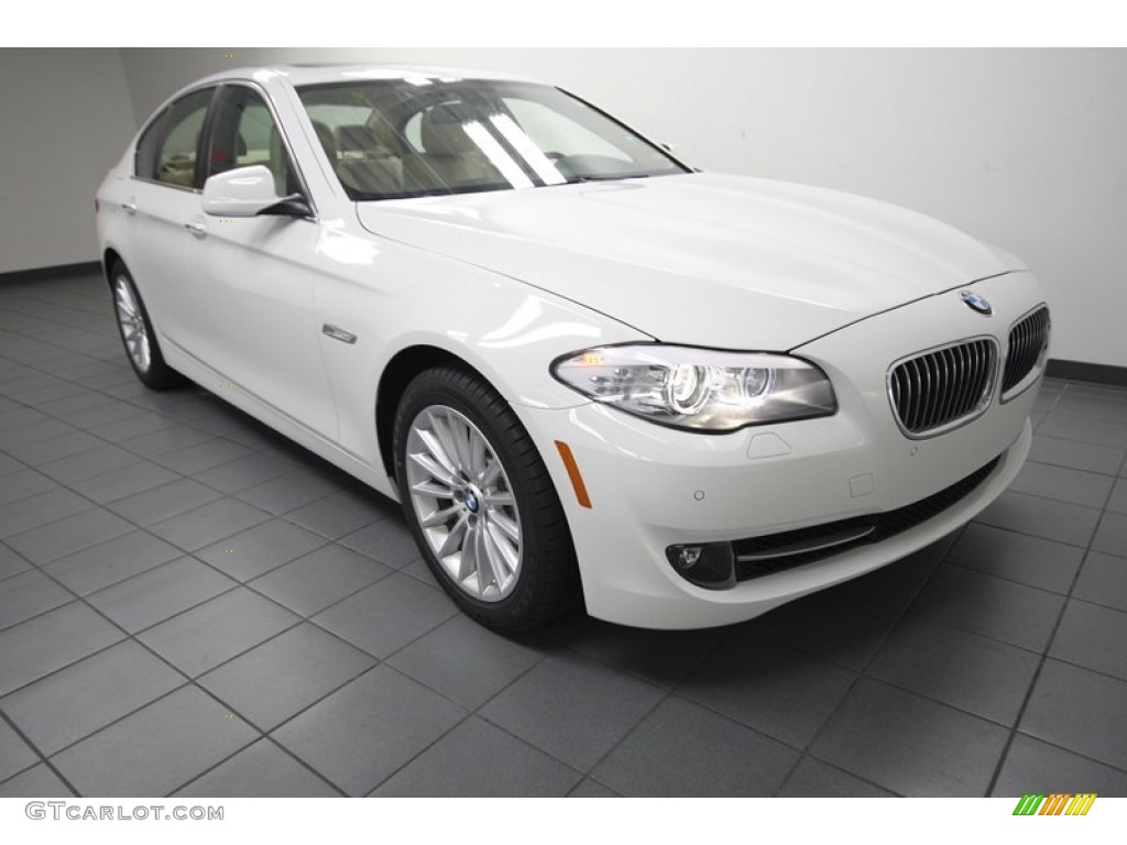 2013 5 Series 535i Sedan - Alpine White / Venetian Beige photo #1