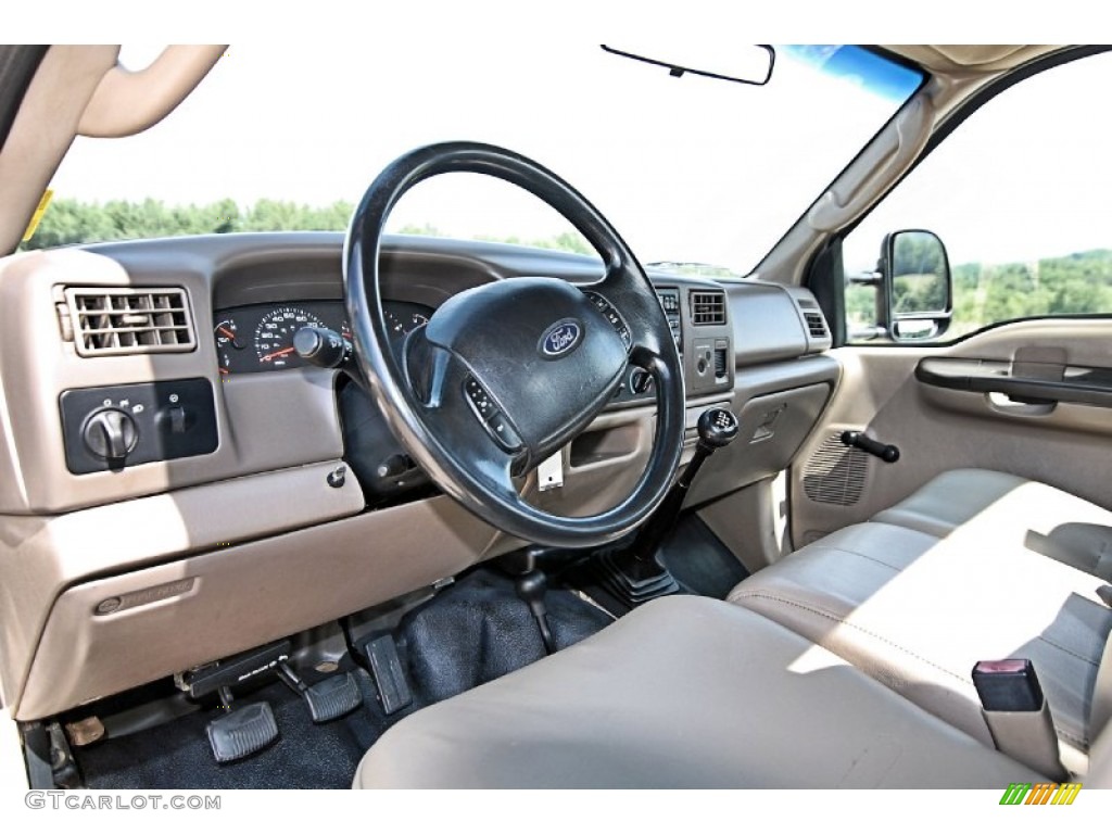 2004 Ford F350 Super Duty XL Regular Cab 4x4 Utility Truck Front Seat Photo #81680581