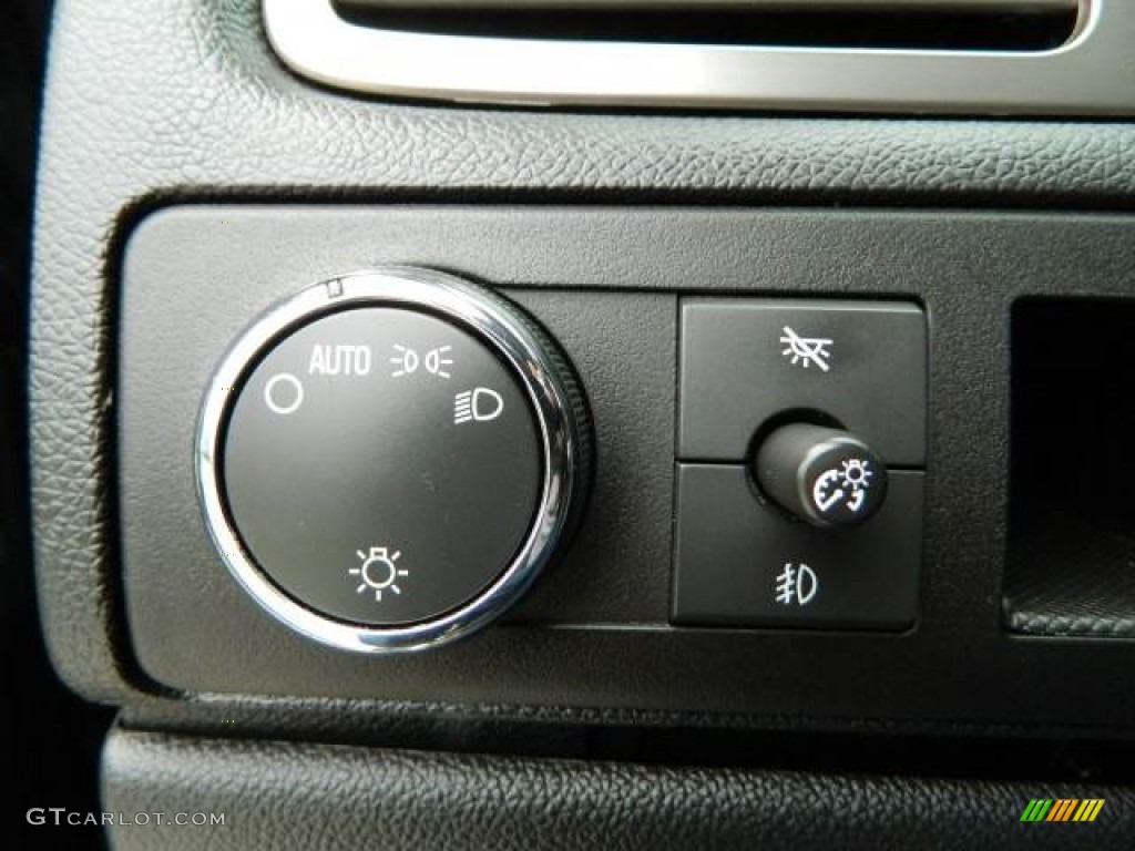 2007 Chevrolet Avalanche LTZ Controls Photo #81680647