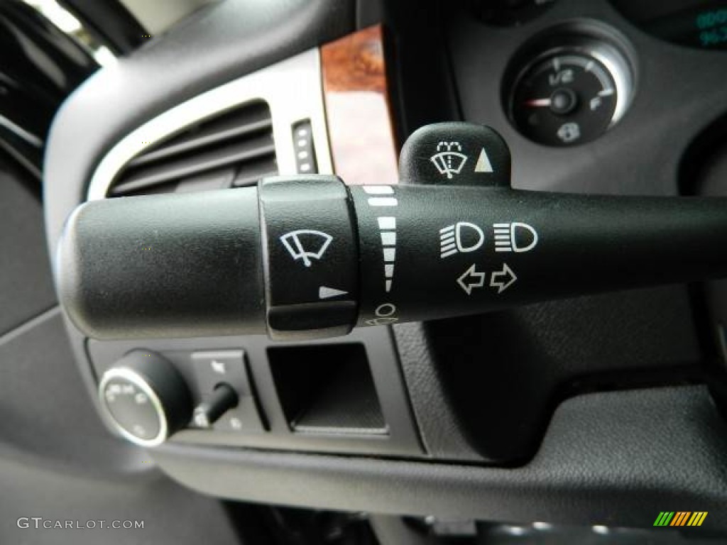 2007 Chevrolet Avalanche LTZ Controls Photo #81680656