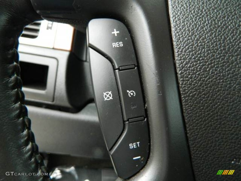 2007 Chevrolet Avalanche LTZ Controls Photo #81680665