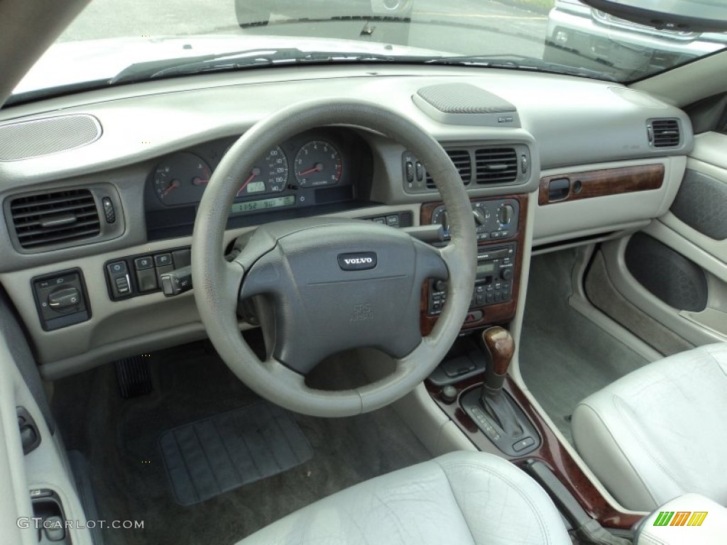 2001 Volvo C70 HT Convertible Gray Dashboard Photo #81680809