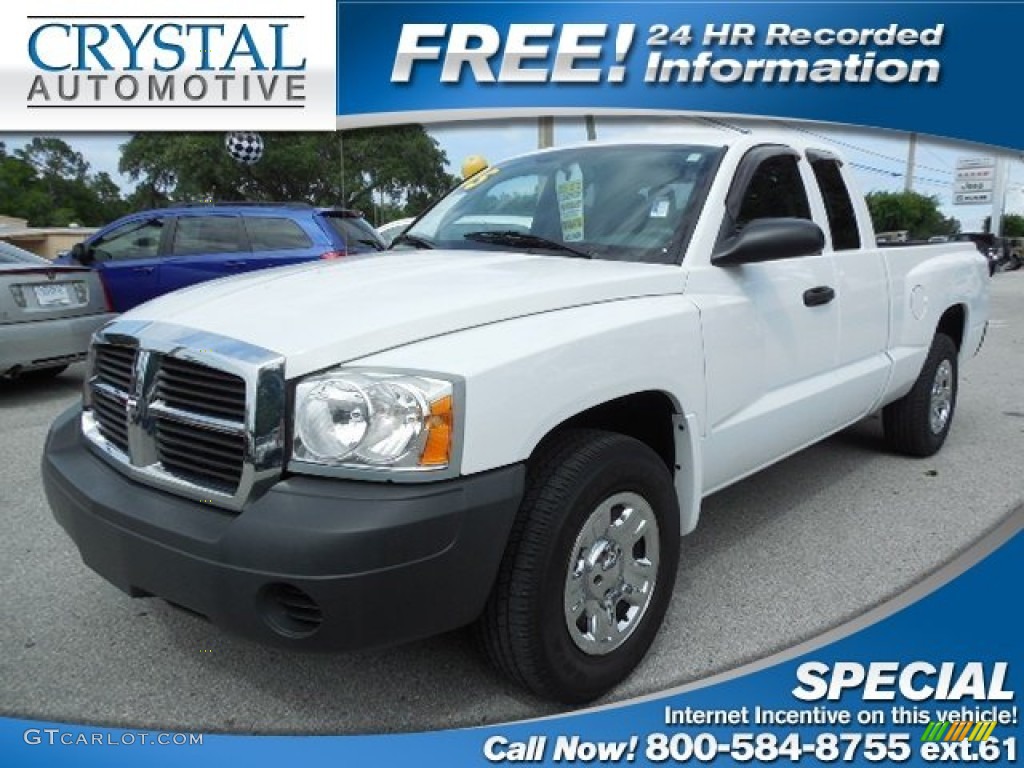 2005 Dakota ST Club Cab - Bright White / Medium Slate Gray photo #1