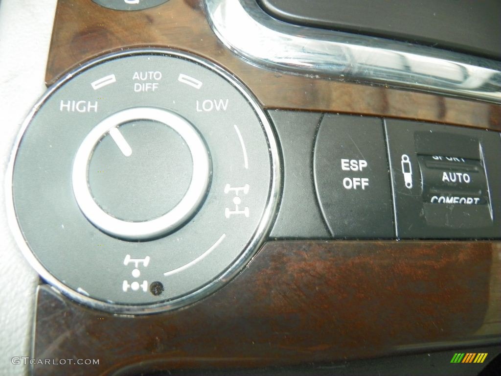 2004 Volkswagen Touareg V8 Controls Photo #81688874