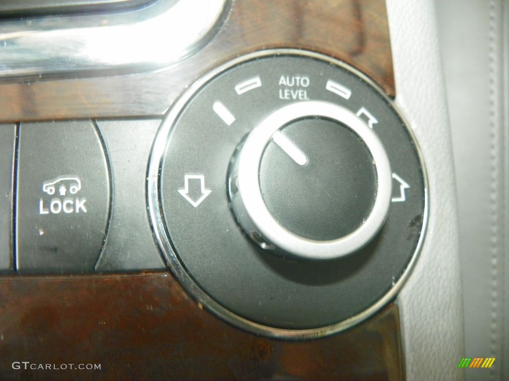 2004 Volkswagen Touareg V8 Controls Photo #81688899