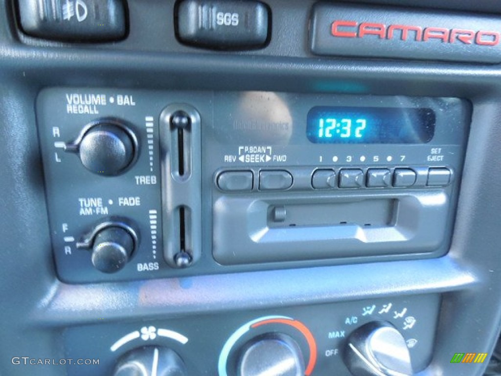 1999 Chevrolet Camaro Coupe Audio System Photo #81690606