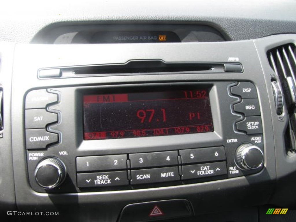 2013 Kia Sportage LX AWD Controls Photo #81696588