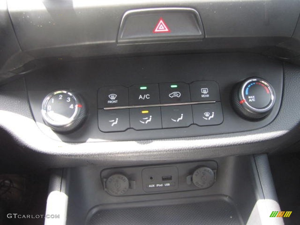 2013 Kia Sportage LX AWD Controls Photo #81696612