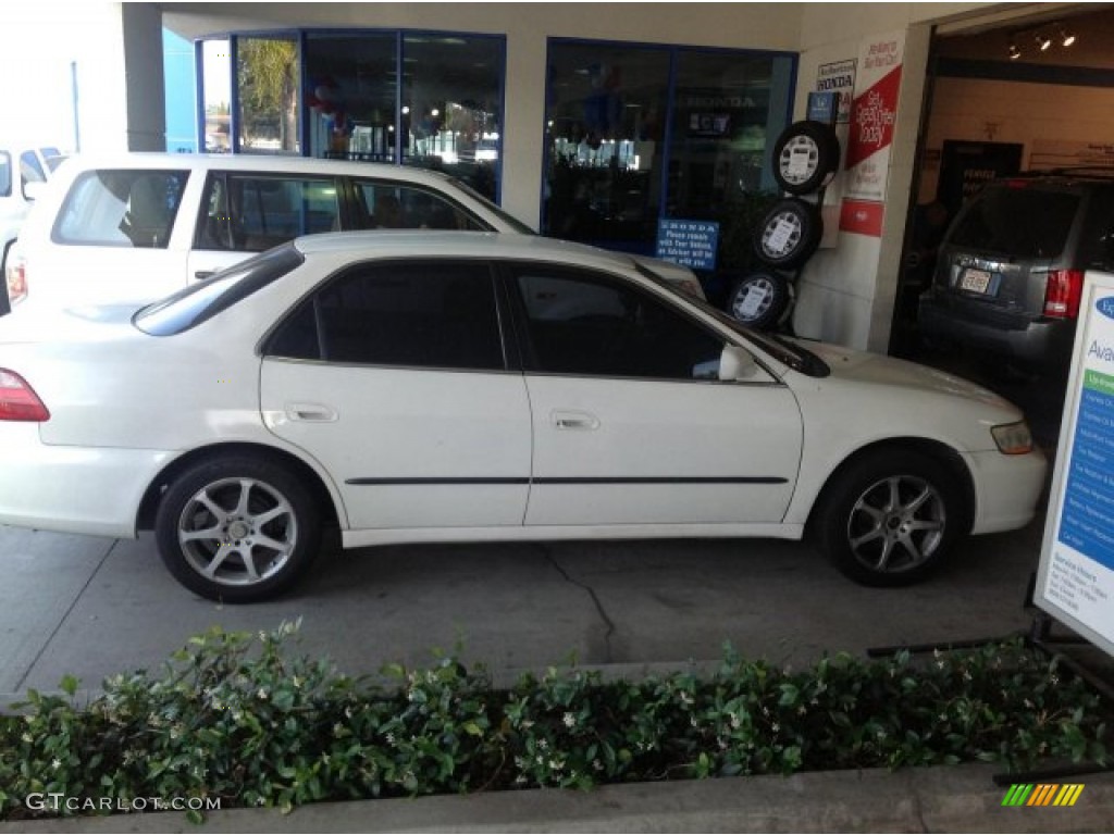 1998 Accord LX Sedan - Taffeta White / Ivory photo #2