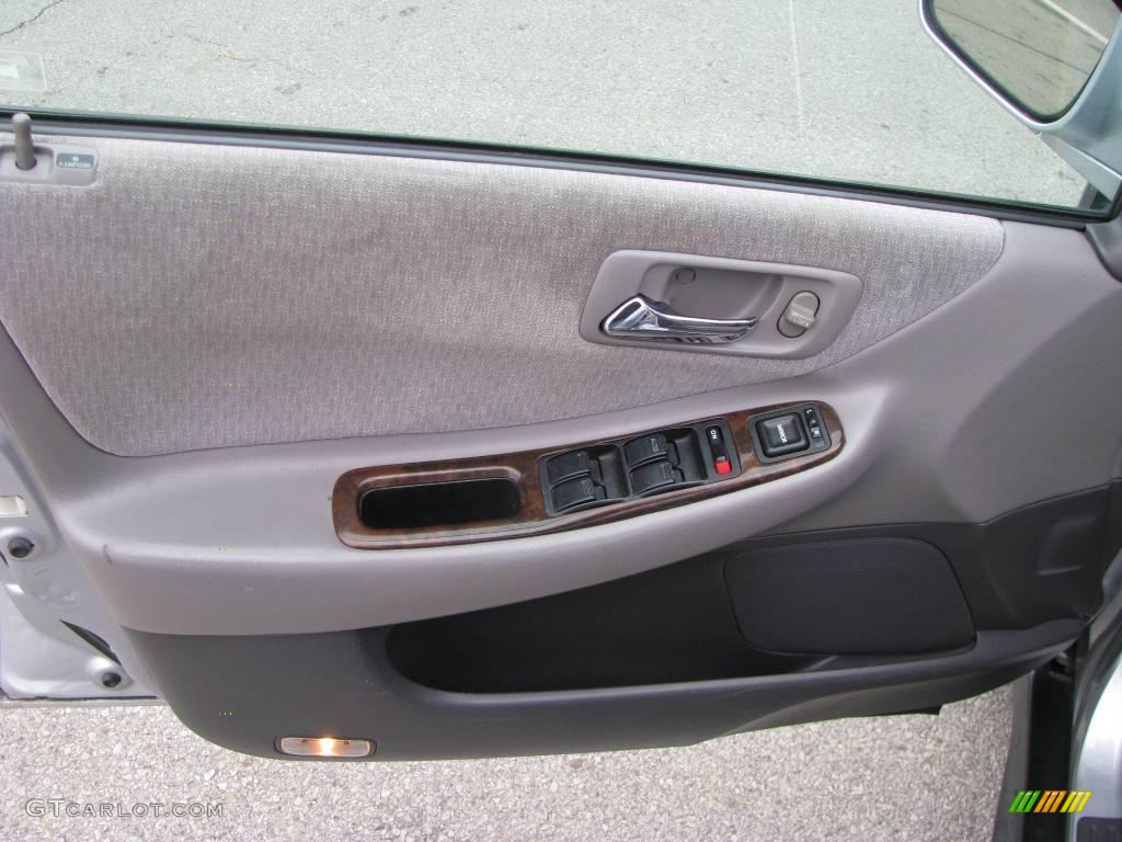 2002 Accord SE Sedan - Satin Silver Metallic / Quartz Gray photo #14