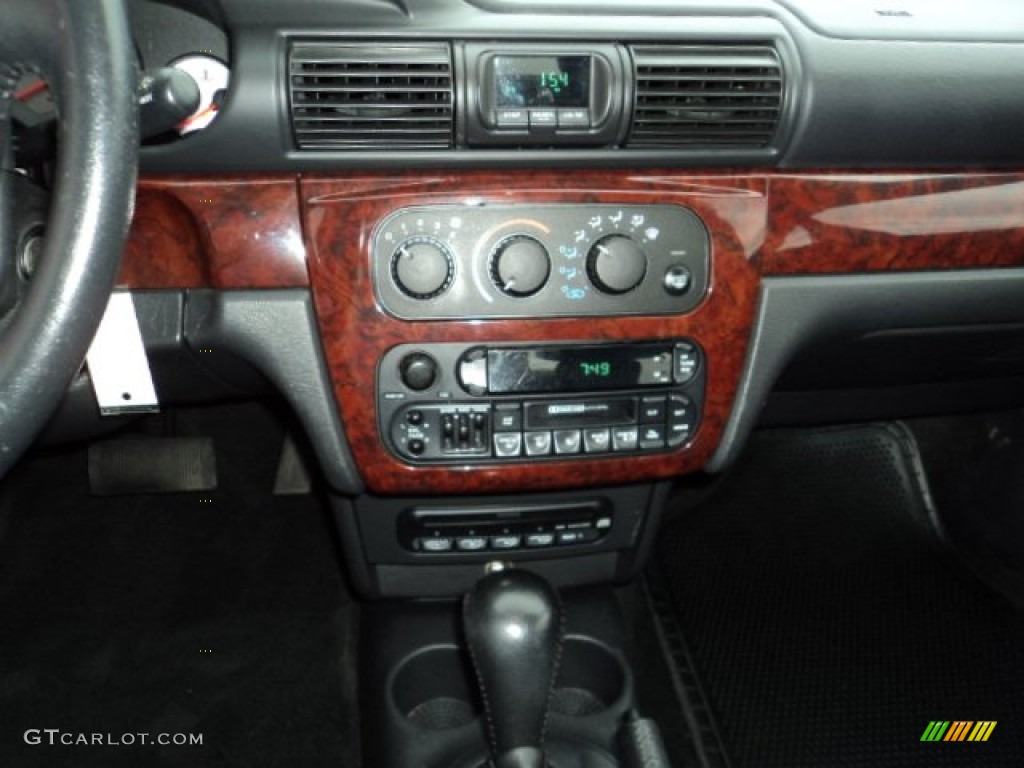 2002 Dodge Stratus ES Sedan Controls Photos