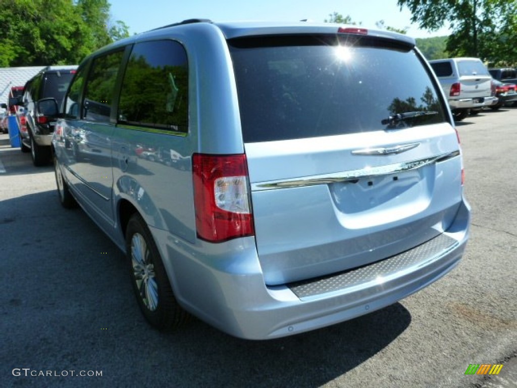 2013 Town & Country Touring - L - Crystal Blue Pearl / Black/Light Graystone photo #3