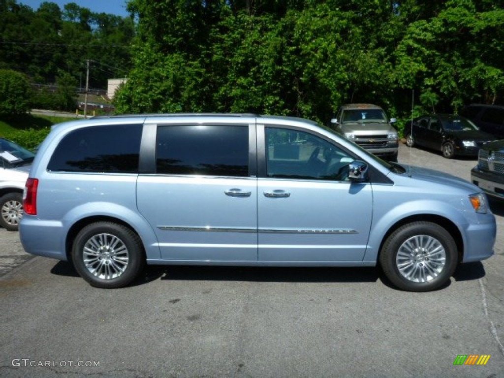 2013 Town & Country Touring - L - Crystal Blue Pearl / Black/Light Graystone photo #6