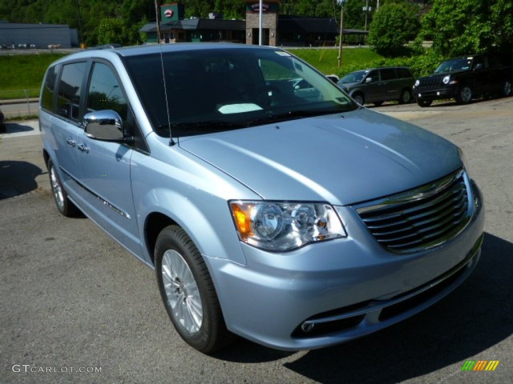 2013 Town & Country Touring - L - Crystal Blue Pearl / Black/Light Graystone photo #7