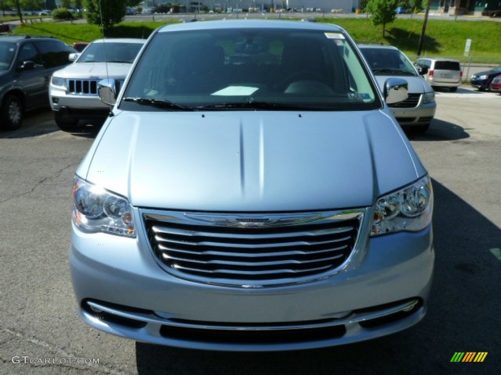 2013 Town & Country Touring - L - Crystal Blue Pearl / Black/Light Graystone photo #8