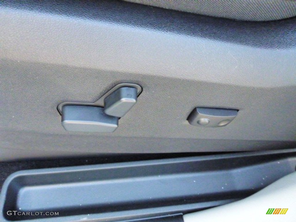 2013 Town & Country Touring - L - Crystal Blue Pearl / Black/Light Graystone photo #16