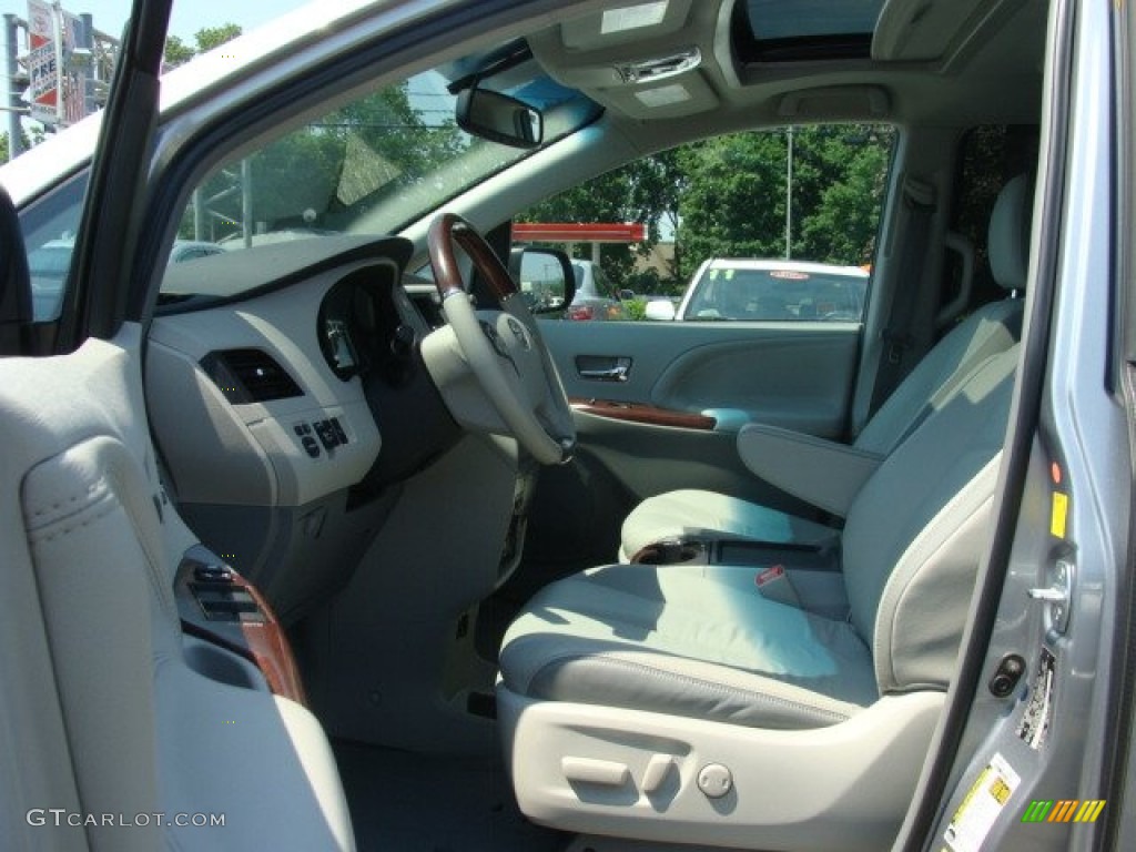 2011 Sienna Limited AWD - Silver Sky Metallic / Light Gray photo #7