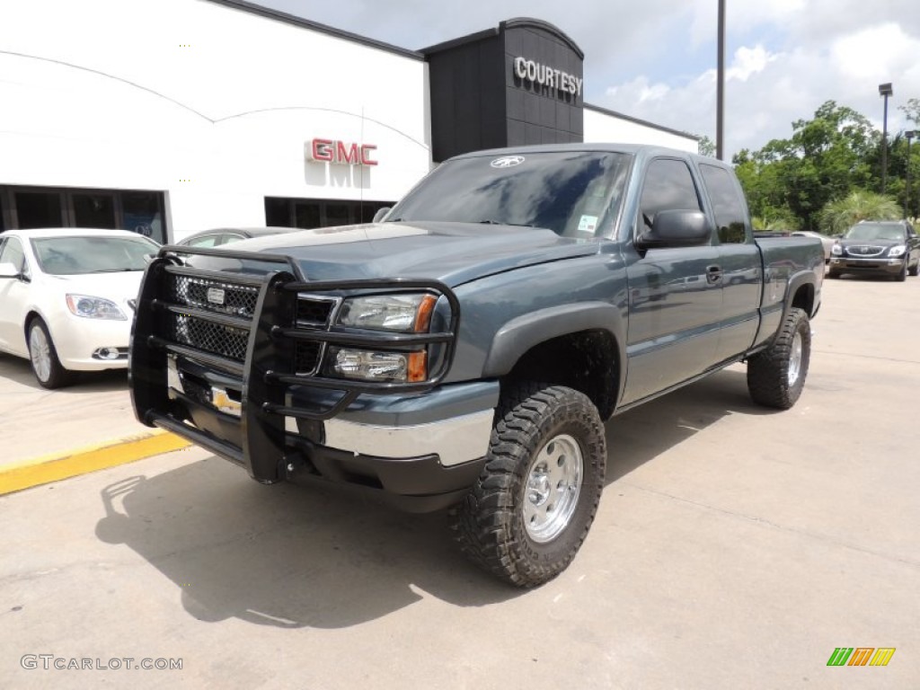 2006 Silverado 1500 LT Extended Cab 4x4 - Blue Granite Metallic / Dark Charcoal photo #2